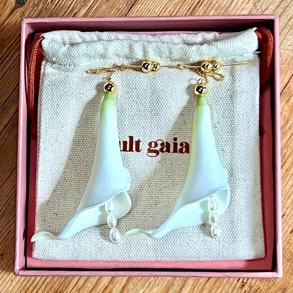 NWT Cult Gaia Calla Cultured Pearl Earrings - Picture 6 of 16